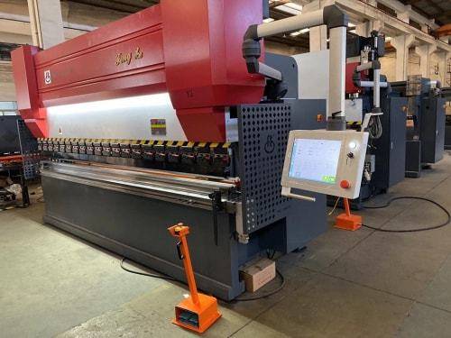 折彎機(jī)先行者：豐科機(jī)械數(shù)控折彎機(jī)助力鈑金加工，更高效更節(jié)能！? 